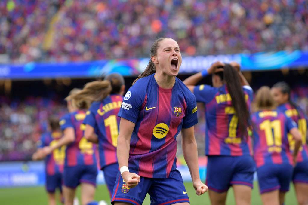 Ewa Pajor celebrando su gol en la semifinal de vuelta de la UEFA Champions League femenina entre FC Barcelona y Bayern Múnich en el estadio Camp Nou este 3 de mayo de 2026.
