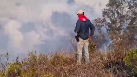 Fuerte incendio en Corrales, Boyacá, continúa por cuenta del viento
