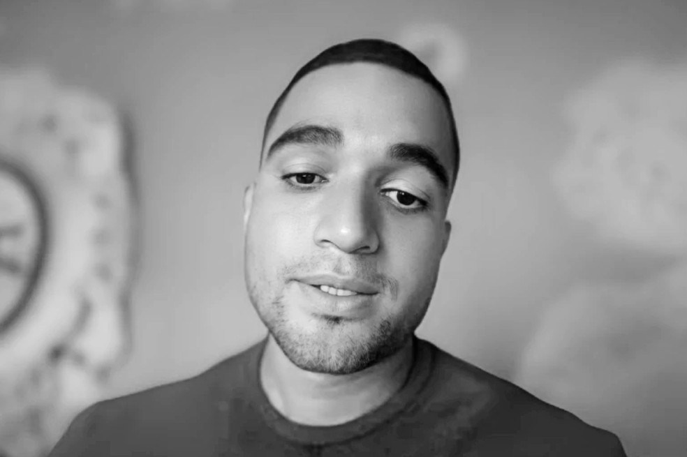 El creador de contenido venezolano fue atacado por dos hombres armados quienes irrumpieron en su casa mientras interactuaba con sus seguidores en TikTok.