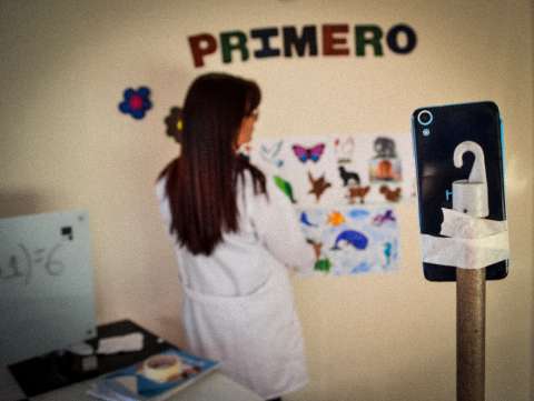 La pesada carga de ser madre en medio de la crisis