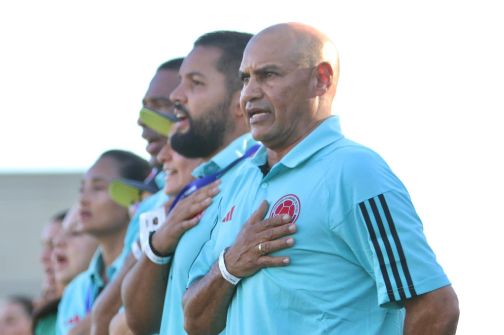 Carlos Paniagua, DT de las selecciones juveniles de Colombia en la rama femenina.