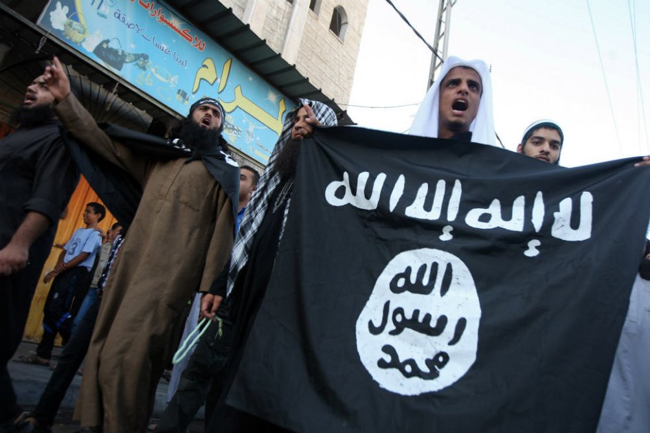 Salafistas palestinos portan banderas de Al Qaeda en una manifestación contra un video en el que se ridiculiza a Mahoma. / AFP