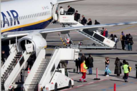 Vuelos baratos en riesgo: Ryanair y Volotea cancelan rutas por precios del combustible
