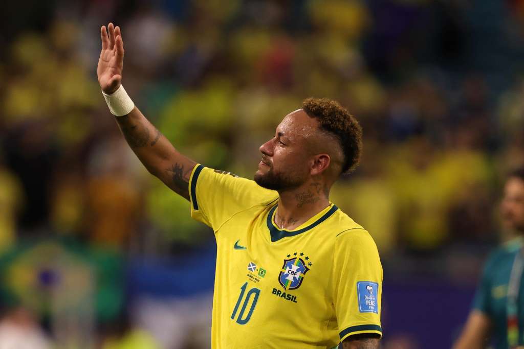 MIAMI (United States), 24/06/2026.- Neymar of Brail greets their supporters after winning the FIFA World Cup 2026 group stage match Scotland against Brazil, in Miami, Florida, USA, 24 June 2026. (Brasil) EFE/EPA/CRISTOBAL HERRERA-ULASHKEVICH