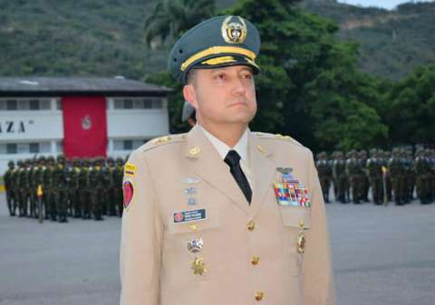 Rechazan posible proceso disciplinario contra el general Villegas por haber pedido perdón