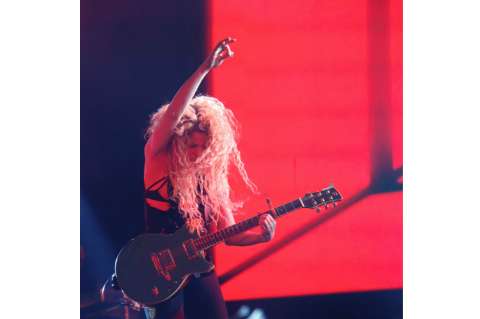 En una carta dirigida a sus fans, Shakira anunció la nueva fecha de su gira El Dorado