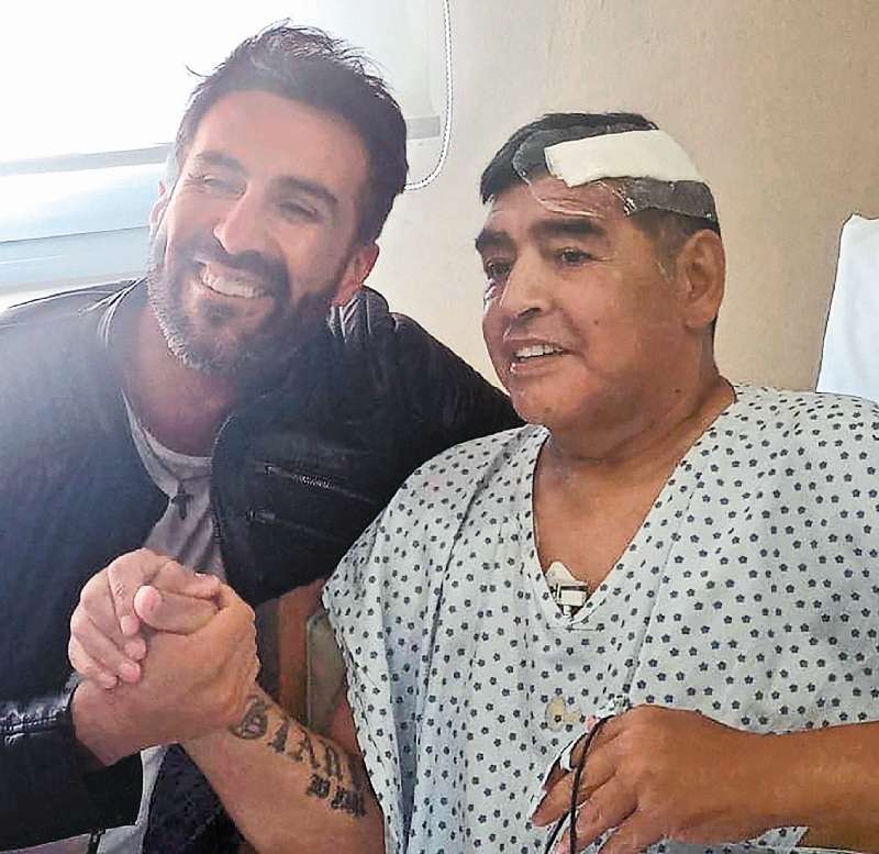 A principios de este mes, al legendario argentino lo operaron luego de hallarle un coágulo en su cerebro.