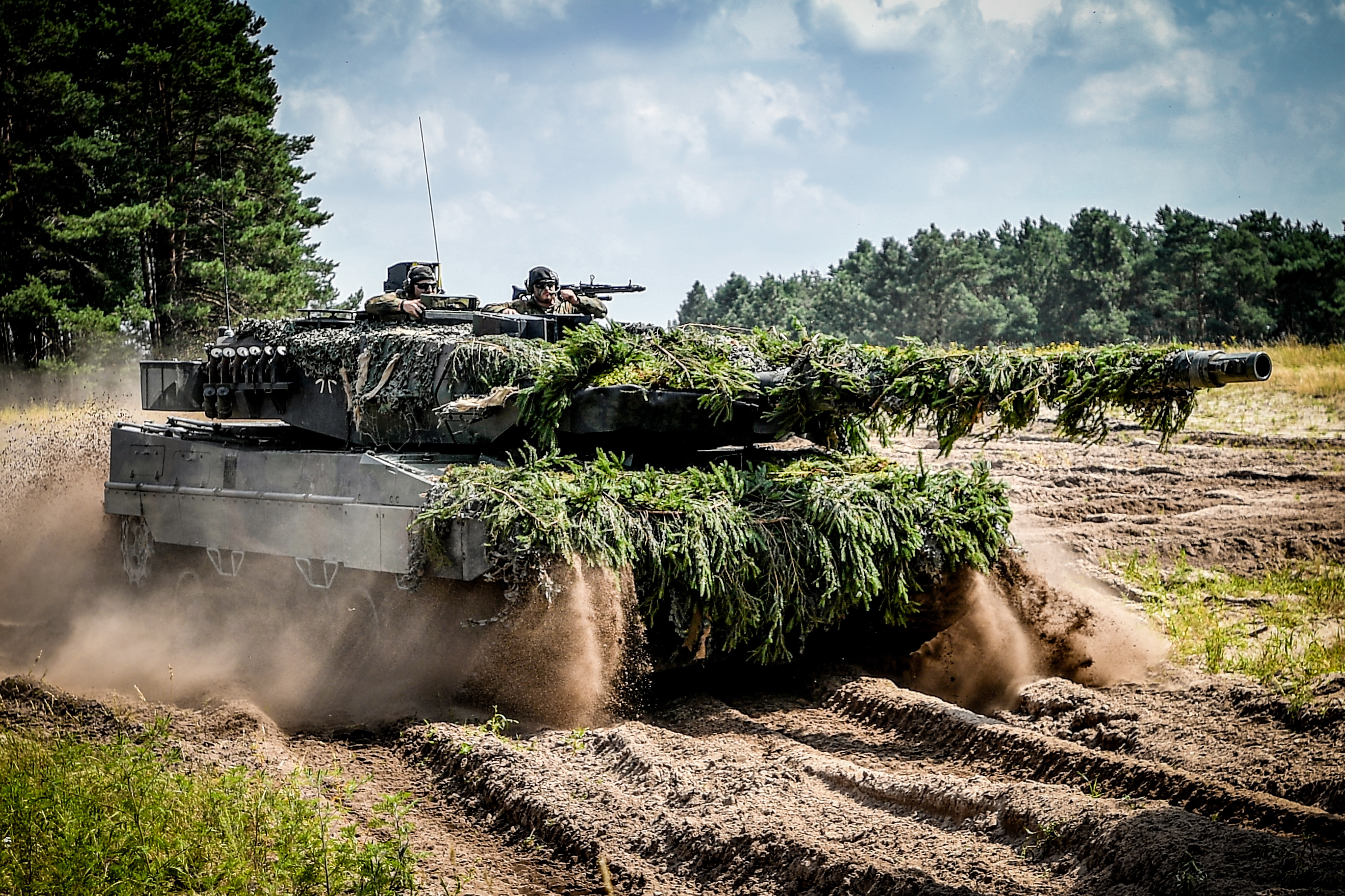 Augustdorf (Germany).- (FILE) - Soldiers of the German Bundeswehr practice with a 'Leopard 2 A6' battle tank in a combat exercise of the armoured brigade 21 'Lipperland', at the military training area of the General Field Marshal Rommel barracks in Augustdorf, Germany, 11 August 2021 (reissued 24 January 2023). German Chancellor Olaf Scholz has decided to send Leopard 2 tanks to Ukraine and allow other countries such as Poland to do so while the US may supply Abrams tanks, German media has reported 24 January 2023. (Alemania, Polonia, Ucrania) EFE/EPA/SASCHA STEINBACH *** Local Caption *** 57112383