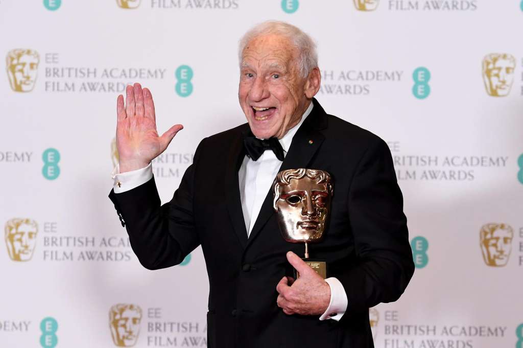AR0117. BOGOTÁ (COLOMBIA), 28/06/2026.- Fotografía de archivo del 12 de febrero de 2017 del actor y comediante estadounidense Mel Brooks durante los premios EE British Academy Film Awards 2017 en el Royal Albert Hall de Londres (Gran Bretaña). Brooks, uno de los comediantes más influyentes del siglo XX, cumple este domingo 100 años, fiel a la convicción que ha guiado su premiada obra: "La risa es un grito de protesta contra la muerte". Una filosofía plasmada en creaciones tan emblemáticas como el 'Superagente 86' y 'Los productores'. EFE/EPA/ANDY RAIN/ARCHIVO