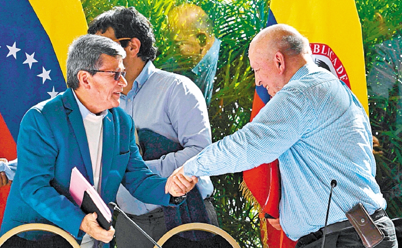 Las delegaciones del Gobierno y del Eln se encontrarán en México para iniciar la segunda ronda de negociaciones de la mesa de diálogos de paz.  / Federico Parra - AFP