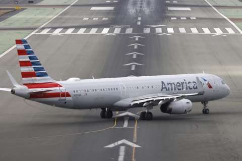 American Airlines retoma vuelos tras suspensión por problemas técnicos