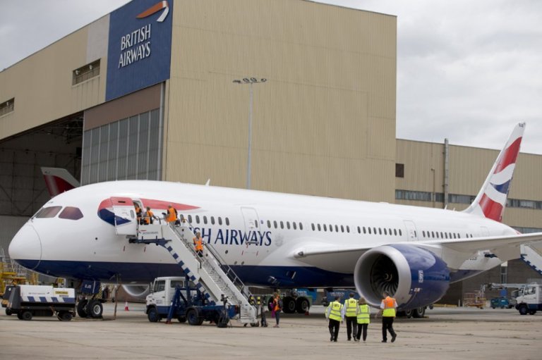 Investigan causas de incendio a bordo de un Boeing 787