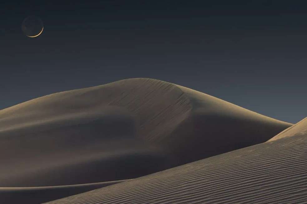 Para la categoría de paisajes el ganador fue Jeffrey Lovelace, quien retrató las fases de la Luna en el Parque Nacional Death Valley, Estados Unidos. Las imágenes se combinaron en Photoshop y juntas replican efectivamente la escena sublime que el fotógrafo presenció esa noche.