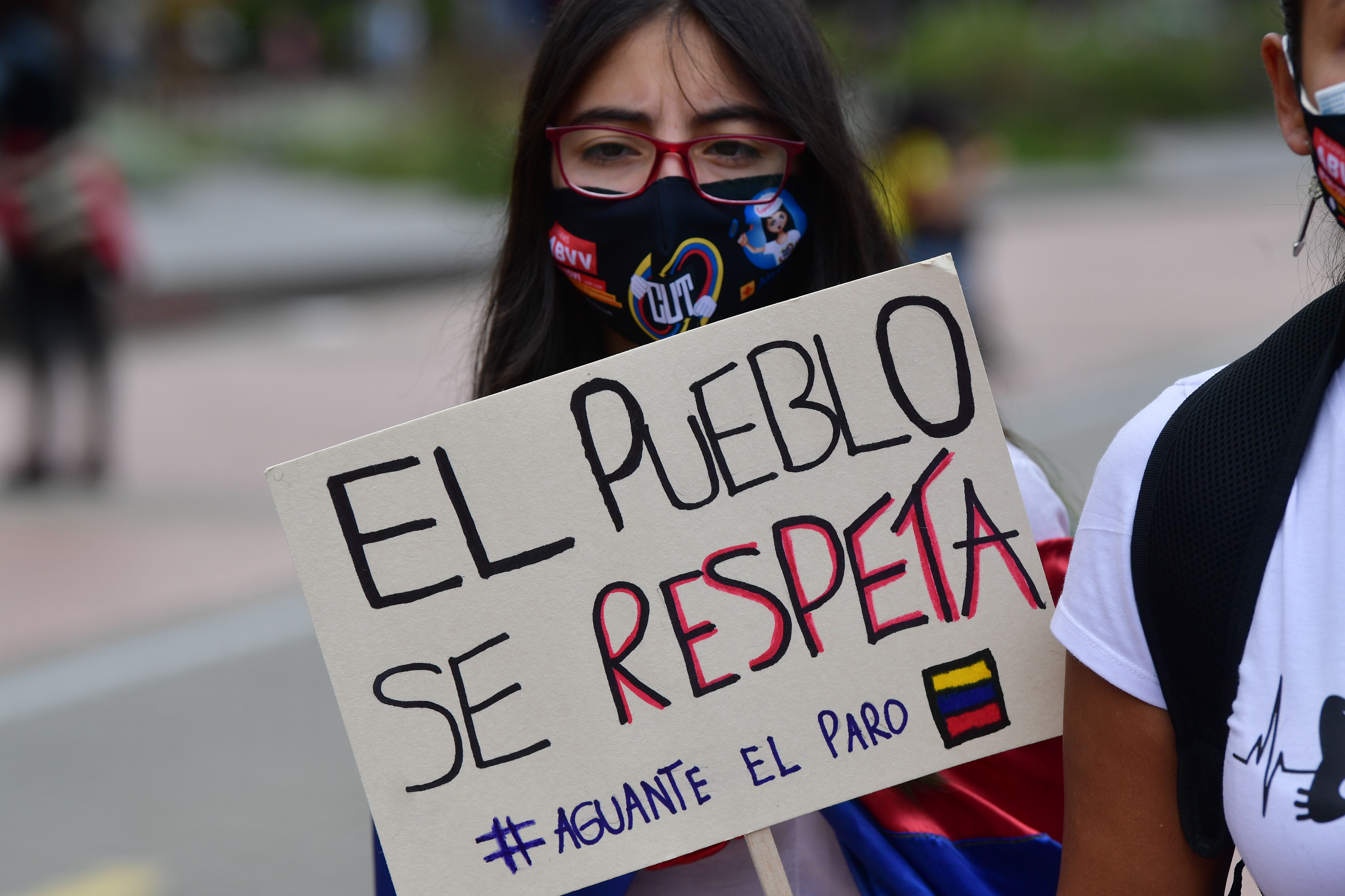 Marchas, protestas y disturbios en el centro de Bogotá, lo que genero enfrentamientos entre los manifestantes y el Esmad.