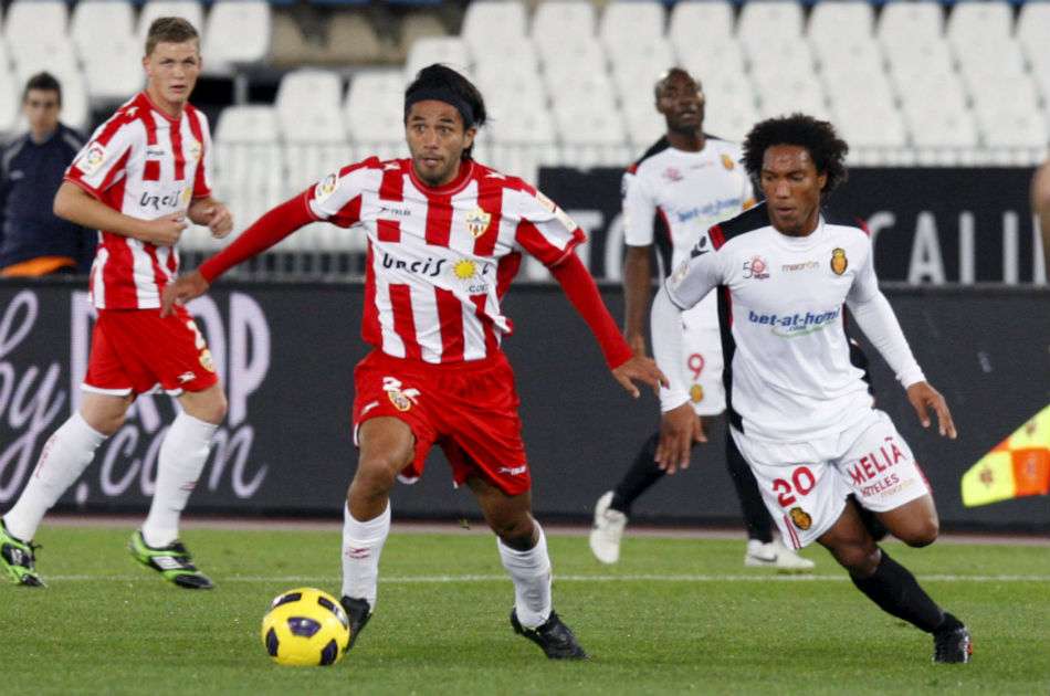 Vargas tuvo un leve paso por el club Almería de España. / EFE