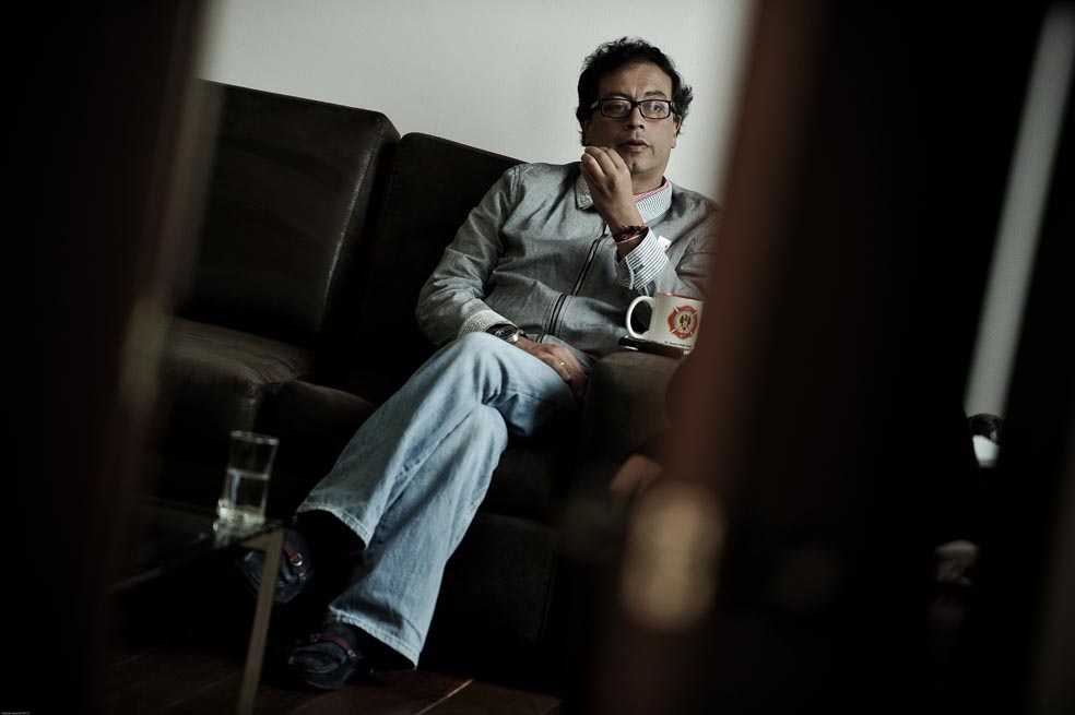 Gustavo Petro dice que en su proyecto político él no es lo más importante, pero está pendiente  de su imagen. Asegura tener un  favorable de 42% y un desfavorable 47%.  / Gabriel Aponte  - El Espectador