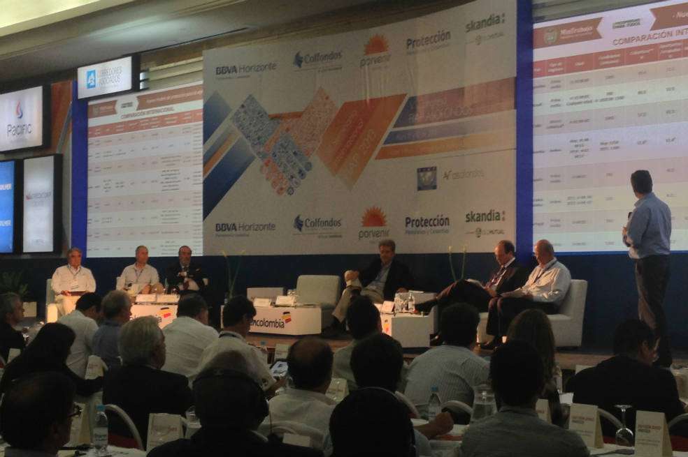 Representantes del Gobierno y de los fondos privados discutieron la reforma en el congreso de Asofondos, realizado en Cartagena.  / Héctor Sandoval