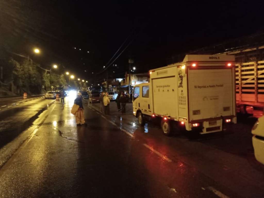 Coviandina reportó un represamiento de vehículos sobre la vía al llano.