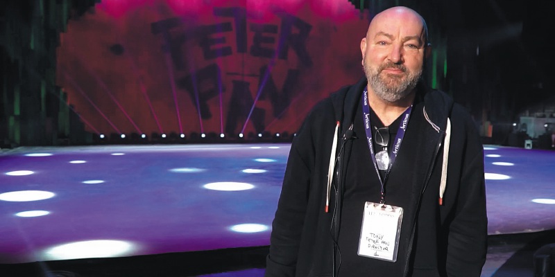 El primer amor de Tony Mercer, originario de Salford (Inglaterra), fue el teatro.
