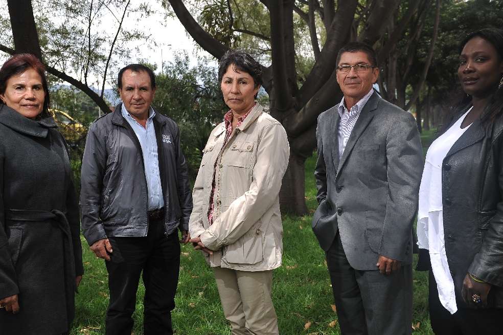 Denise Banguero, cultivadora de arroz; Lazaro Salazar, productor de arroz; Amanda Cifuentes, productora de leche; Luis Benavides, productor de leche y Elizabeth Alvarado, productora de pollo. / Luis Ángel - El Espectador