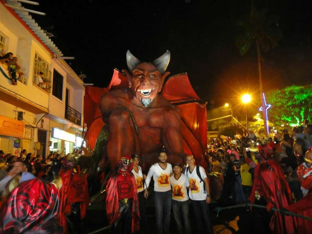 La figura central del carnaval es el Diablo, un símbolo adoptado desde 1915 que lo distingue a nivel mundial.