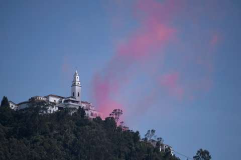 “Monserrate separa a las parejas que suben”: ¿de dónde viene ese mito?