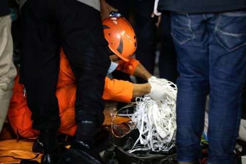 Indonesia confirma que avión desaparecido cayó al mar: esto es lo que se sabe