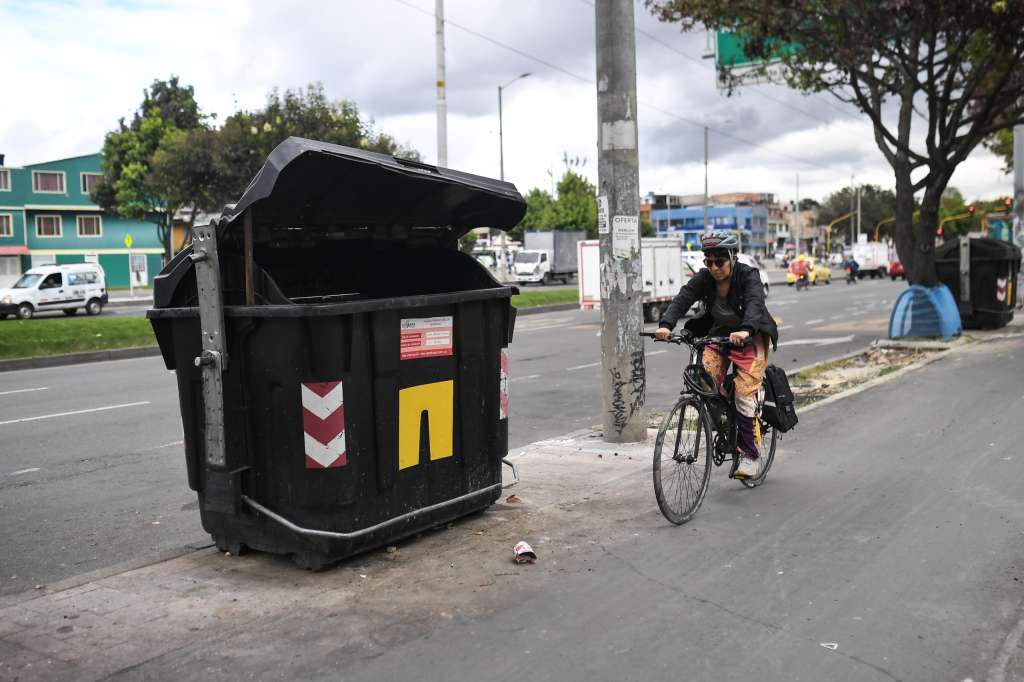 Una de las quejas más recurrentes es la altura de los contenedores, lo cual dificulta la labor de los recicladores.
