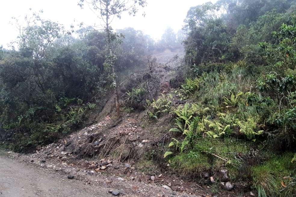 Se registraron derrumbes en la vía interna del parque desde y hacia el municipio de La Calera.