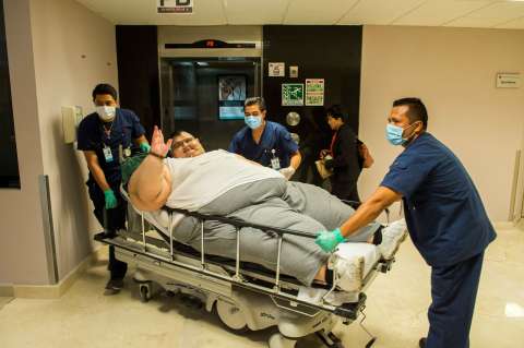 El hombre más obeso del mundo está listo para cirugía en México