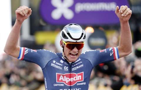 Mathieu van der Poel ganó el Tour de Flandes, en Bélgica