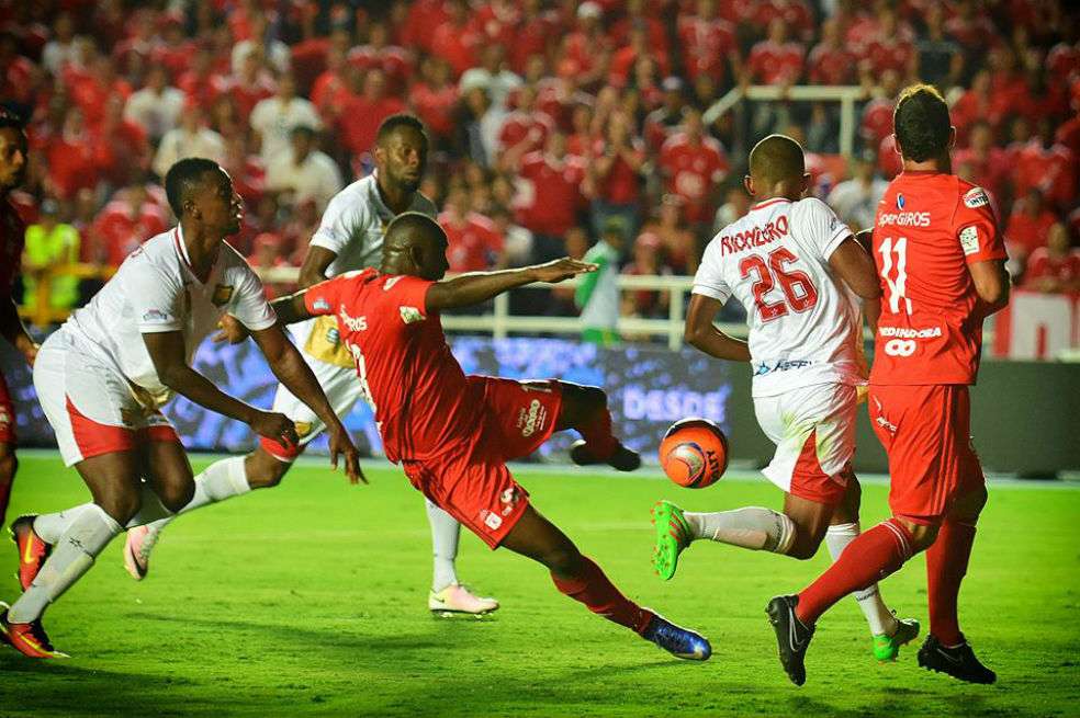 Cristian Martínez Borja uno de los jugadores más activos en el partido América vs. Rionegro. Foto: América