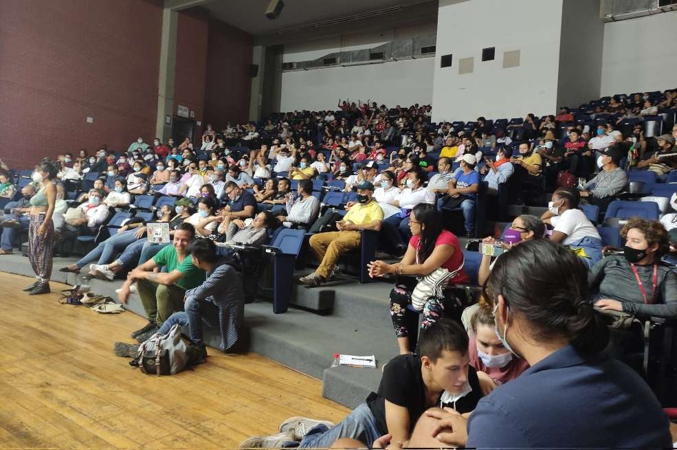 Durante una de las reuniones los asistentes identificaron a dos personas con municiones y que estaría infiltradas en estos eventos.