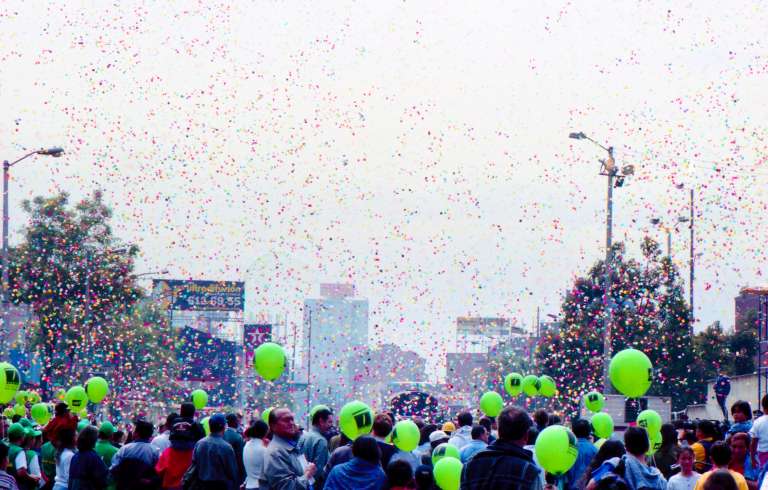 La primera línea de Transmilenio se inauguró el 17 de diciembre y la Empresa de Transporte de Tercer Milenio (Transmilenio) como sociedad anónima de carácter comercial con aportes públicos.