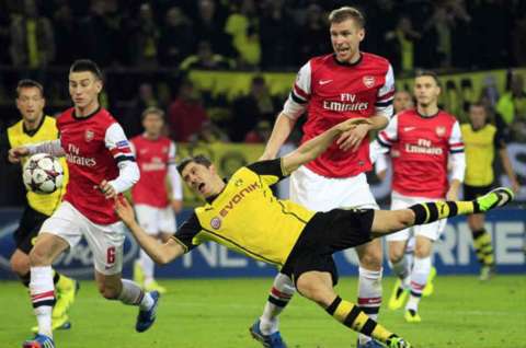 Arsenal, Borussia y Nápoles se juegan el pase a segunda ronda en la última fecha