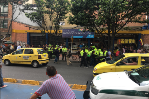 En video: patrullera se enfrentó a ladrones y frustró asalto en el centro de Bogotá
