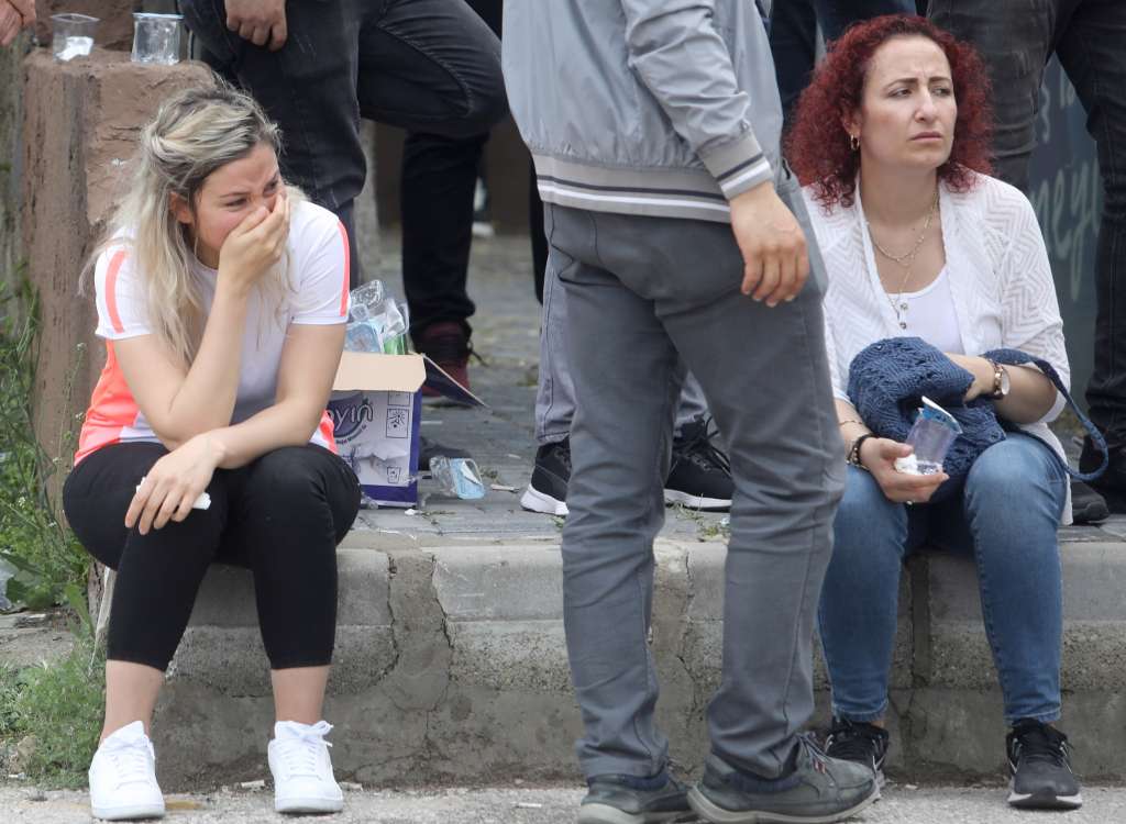 Elmadag (ankara) (Turkey), 10/06/2023.- People react as they gather near the entrance to the Rocket and Explosive Factory of the Machinery and Chemical Industry (MKE) in Elmadag, on the outskirts of Ankara, Turkey, 10 June 2023. Five workers have been killed after an explosion occurred early on 10 June at the rocket and explosive plant in Elmadag, outside the capital Ankara, Turkey's Ministry of National Defense said, adding that an investigation into the incident has been launched. (Turquía) EFE/EPA/STRINGER