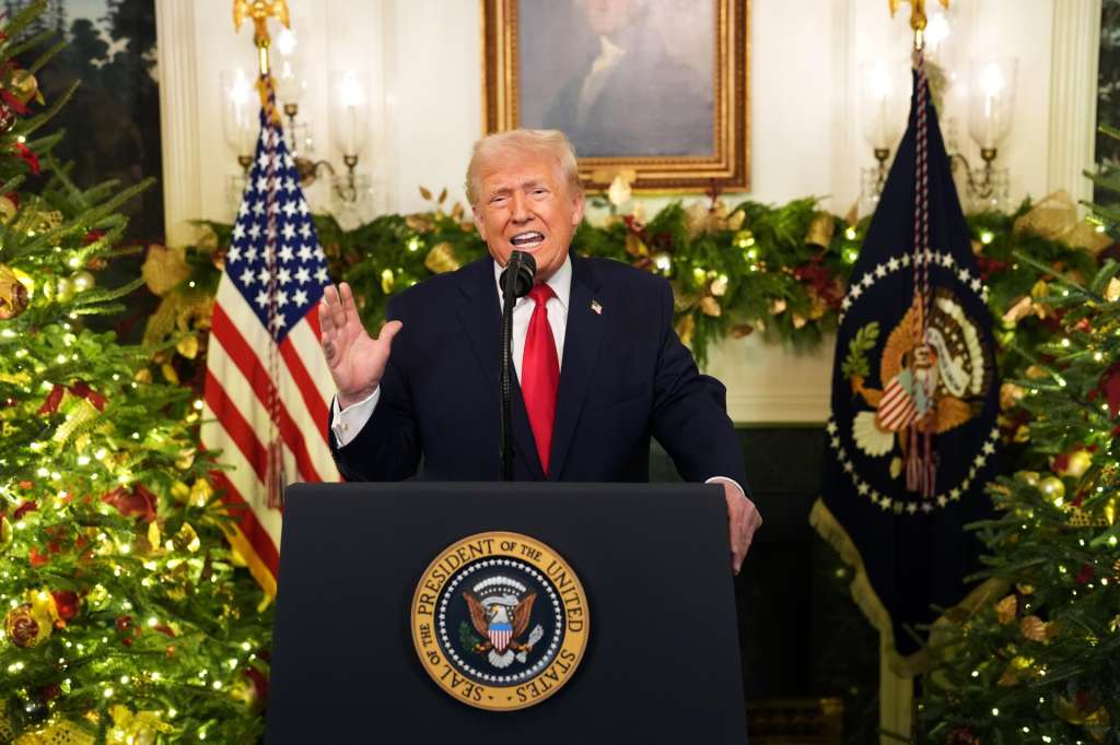 Washington (United States), 18/12/2025.- US President Donald Trump delivers an address to the Nation from the Diplomatic Reception Room of the White House, in Washington, DC, USA, 17 December 2025. EFE/EPA/Doug Mills / POOL