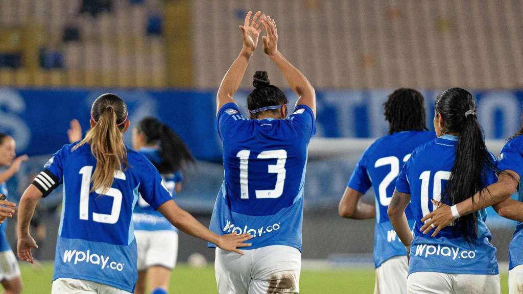 Millonarios Femenino celebrando el gol de María Aroca en su primer triunfo de la Liga Femenina 2025