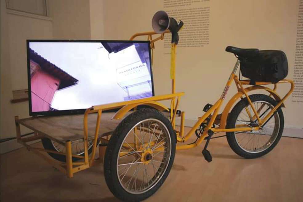 Esta bicicleta es "La portátil", una sección de la emisora. Por medio de este instrumento se puede transmitir audios y contenido audiovisual en directo de la estación "Ckweb. / Cortesía Idartes