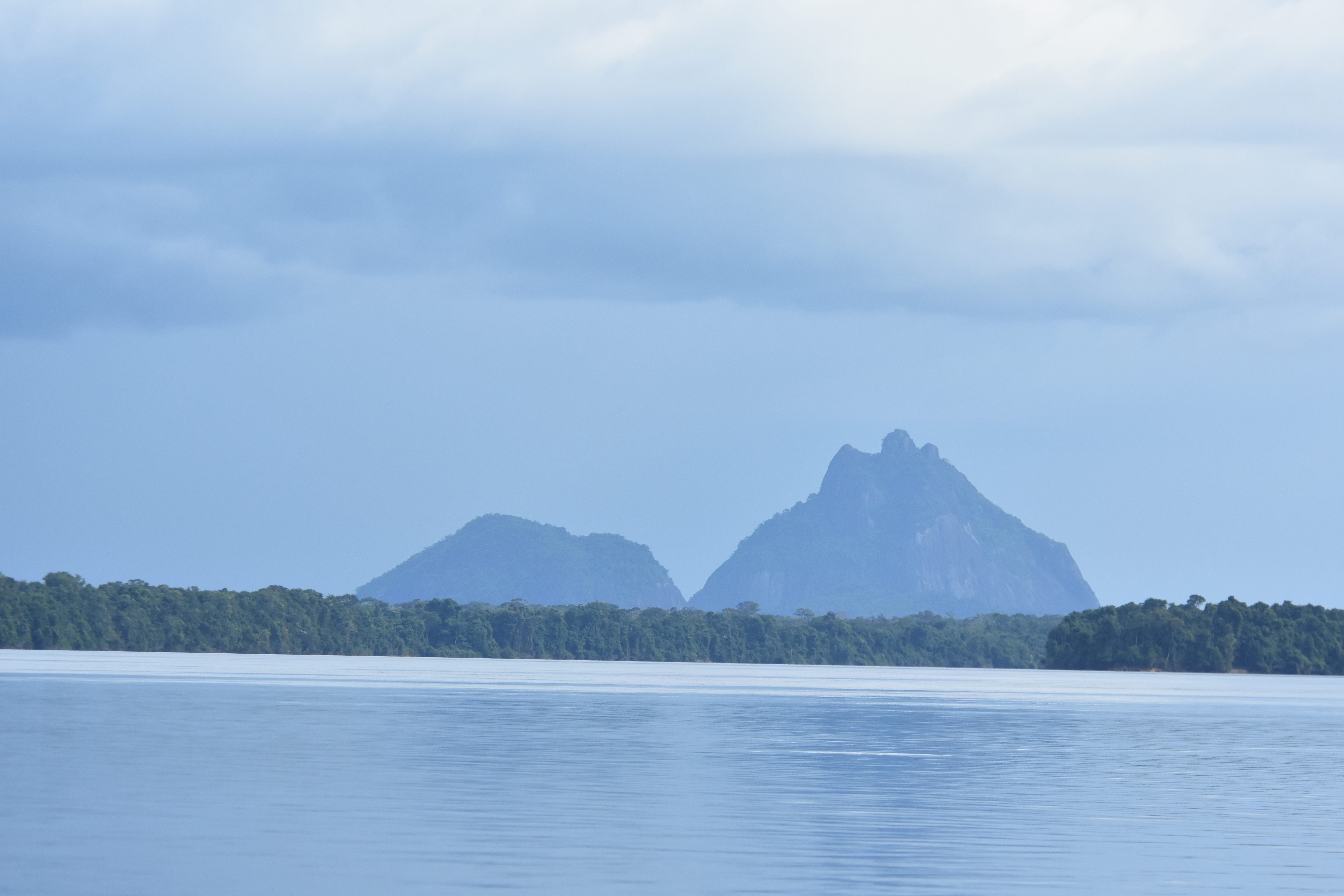 La Amazonia es la cuenca de agua dulce con mayor volumen en el mundo.
