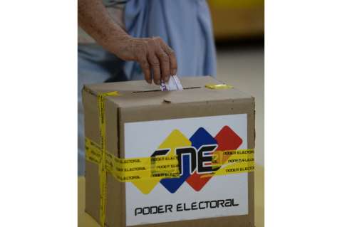 Oficialismo gana 17 gobernaciones en Venezuela, frente a cinco de la oposición