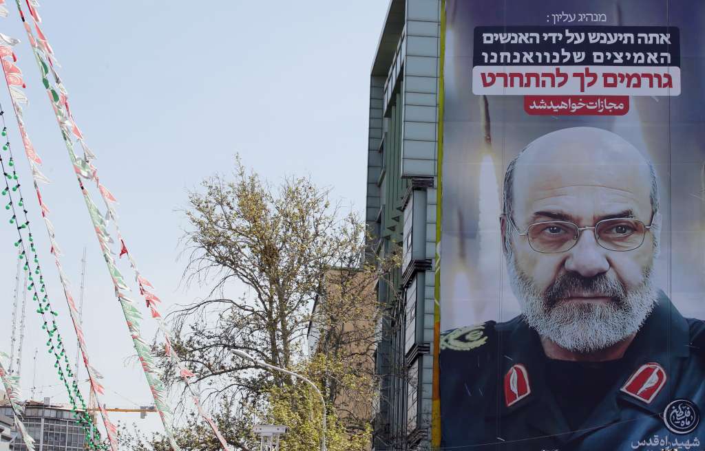 Tehran (Iran (islamic Republic Of)), 03/04/2024.- A large-scale billboard displaying a picture of Iranian Brigadier General Mohammad Reza Zahedi, a commander of the Islamic Revolutionary Guard Corps (IRGC)'s Quds Force, and reading 'You (Israel) will be punished' hangs from a building facade in Tehran, Iran, 03 April 2024. According to Iranian state media quoting the Islamic Revolutionary Guard Corps, at least seven IRGC military advisors, including generals Mohammad Reza Zahedi and Mohammad Hadi Haj Rahimi, were killed in an airstrike on the Iranian consulate building in Syria's capital Damascus on 01 April. Iran has blamed Israel for the attack and vowed to respond. (Protestas, Siria, Damasco, Teherán) EFE/EPA/ABEDIN TAHERKENAREH