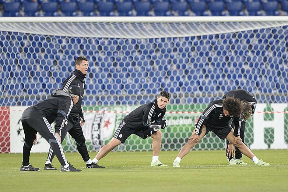 Real Madrid se entrena para el partido de este miércoles contra el Basilea por la iga de Campeones. Foto: AFP