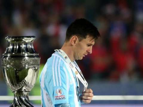 "Llama la atención que a Messi le cueste más jugar en Sudamérica": Zamorano