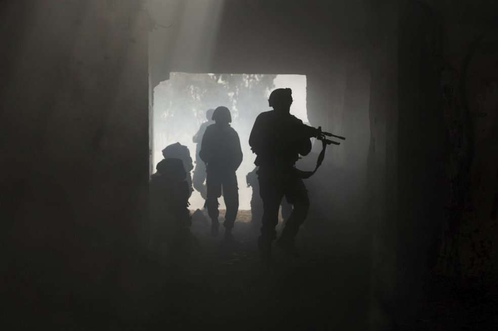 Soldados de la brigada Golani participan en un ejercicio militar en los Altos del Golán, cerca de la frontera siria, Israel. /EFE