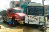 Carro de bomberos, bus y moto chocaron en el sur de Bogotá