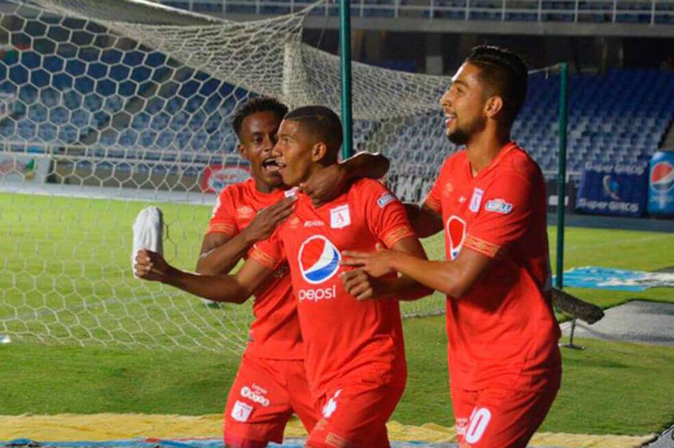 Luis Sánchez (centro) fue convocado al microciclo de la selección de Colombia sub-20. / América de Cali