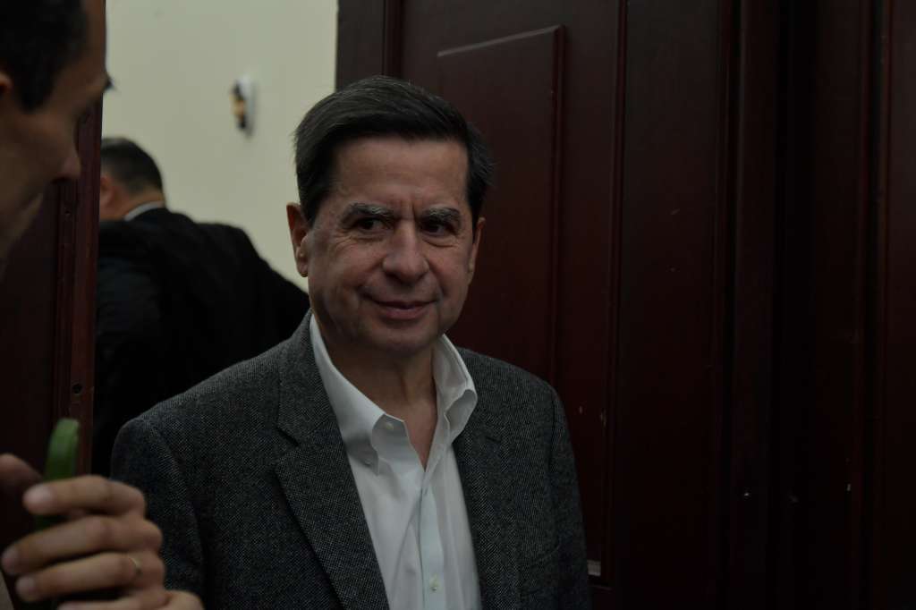 Ministro del Interior en rueda de prensa con algunos miembros de la bancada de Gobierno, radicando la reforma política en la Presidencia de la Cámara de Representantes.