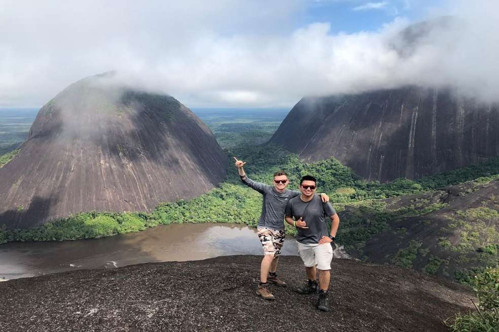 Los Cerros de Mavicure son un conjunto de tres monolitos ubicados al suroriente de Colombia. Pertenecen al Macizo Guayanés, y cuentan con una altura aproximada de 250 metros.